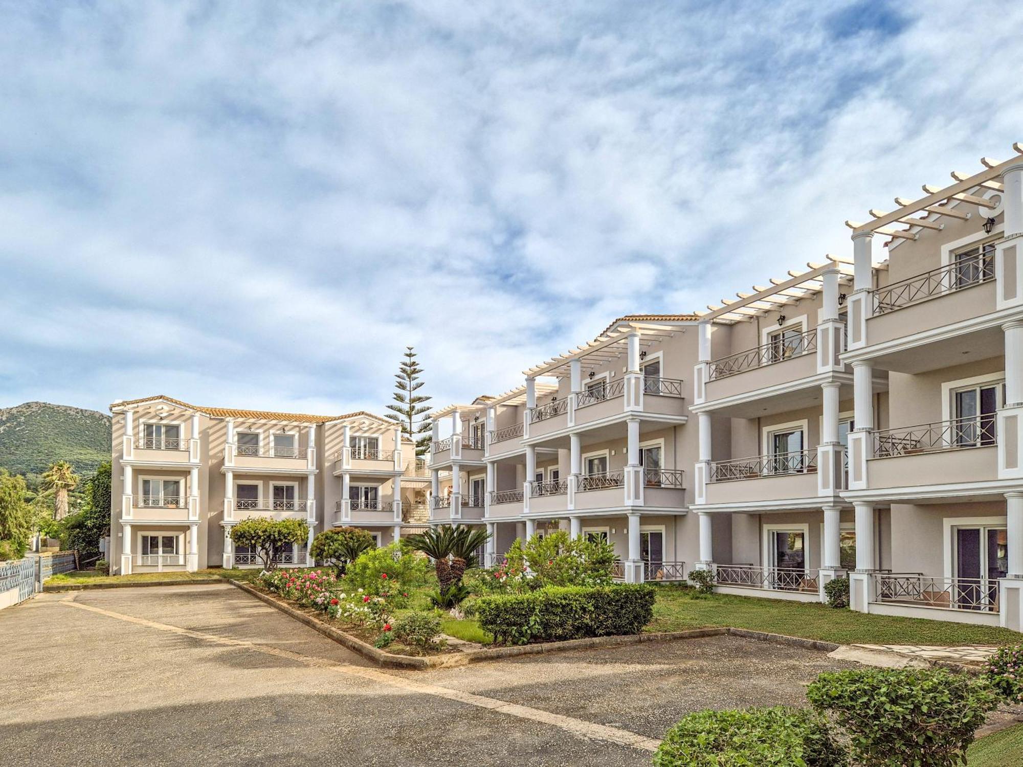 Thinalos Aparthotel Acharavi  Dış mekan fotoğraf